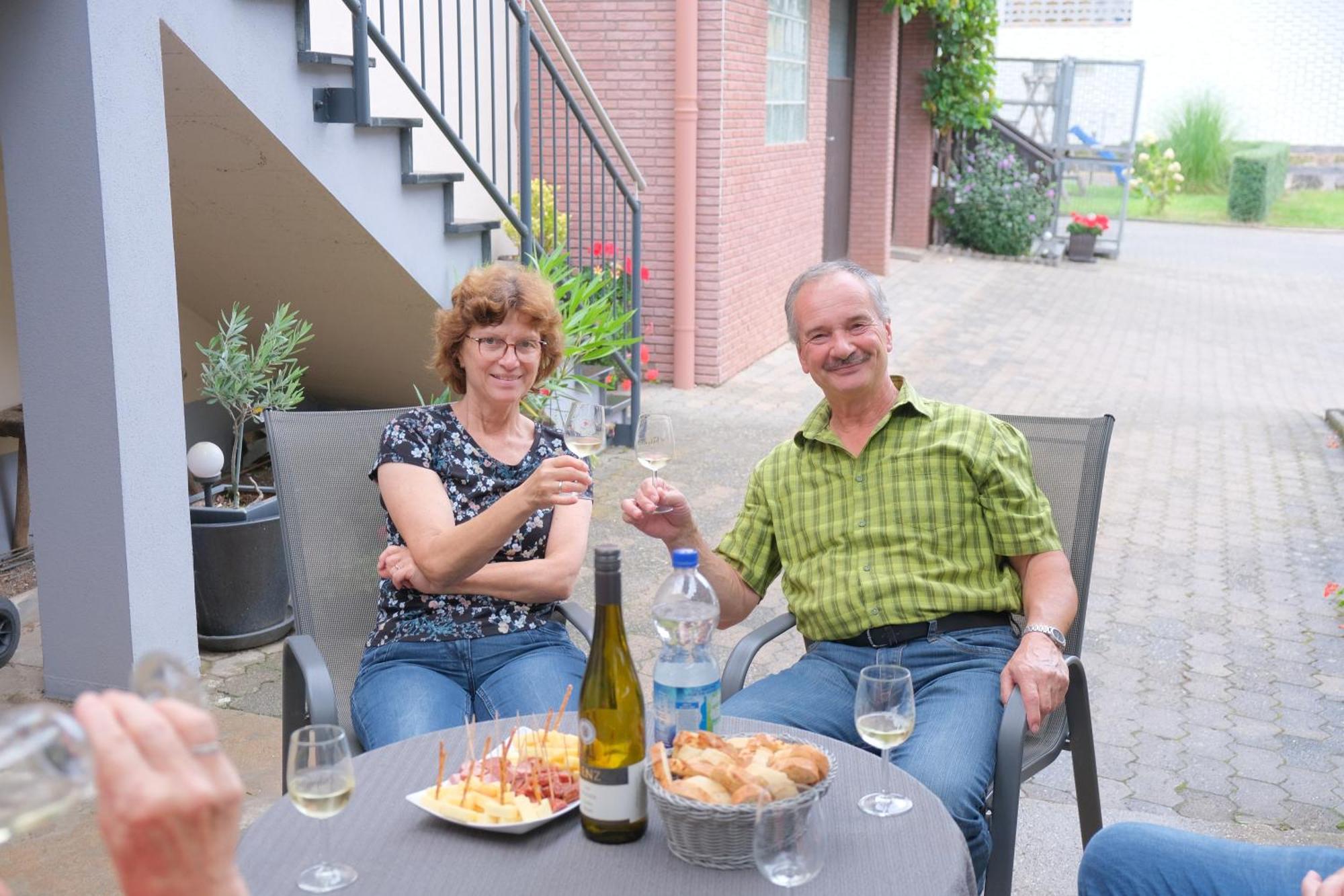 Ferienweingut Gerhard Lenz *